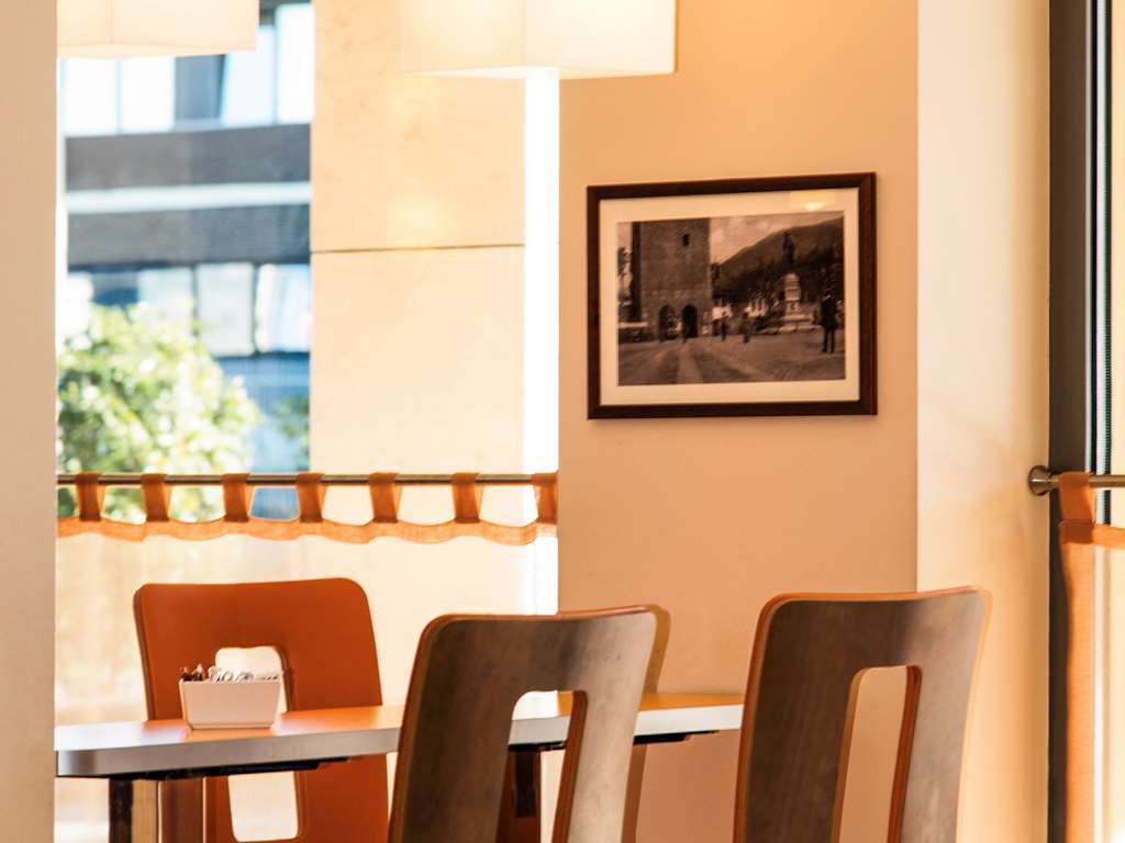 Ibis Como Ґрандате Ресторан фото